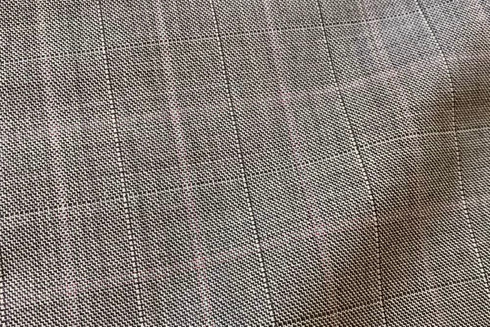 H3682 - Light Grey (Salmon Check Window Pane) (285 grams / 9 Oz)