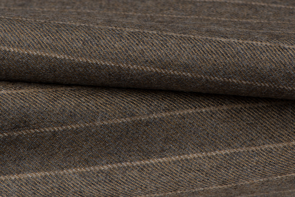 H7118 - Dark Stone W/ Beige Chalk Stripe (300 grams / 10 Oz)