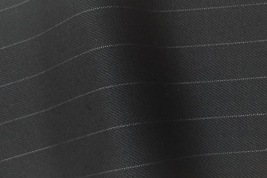 H7513 - BLACK PIN STRIPE (280 grams / 9 Oz)