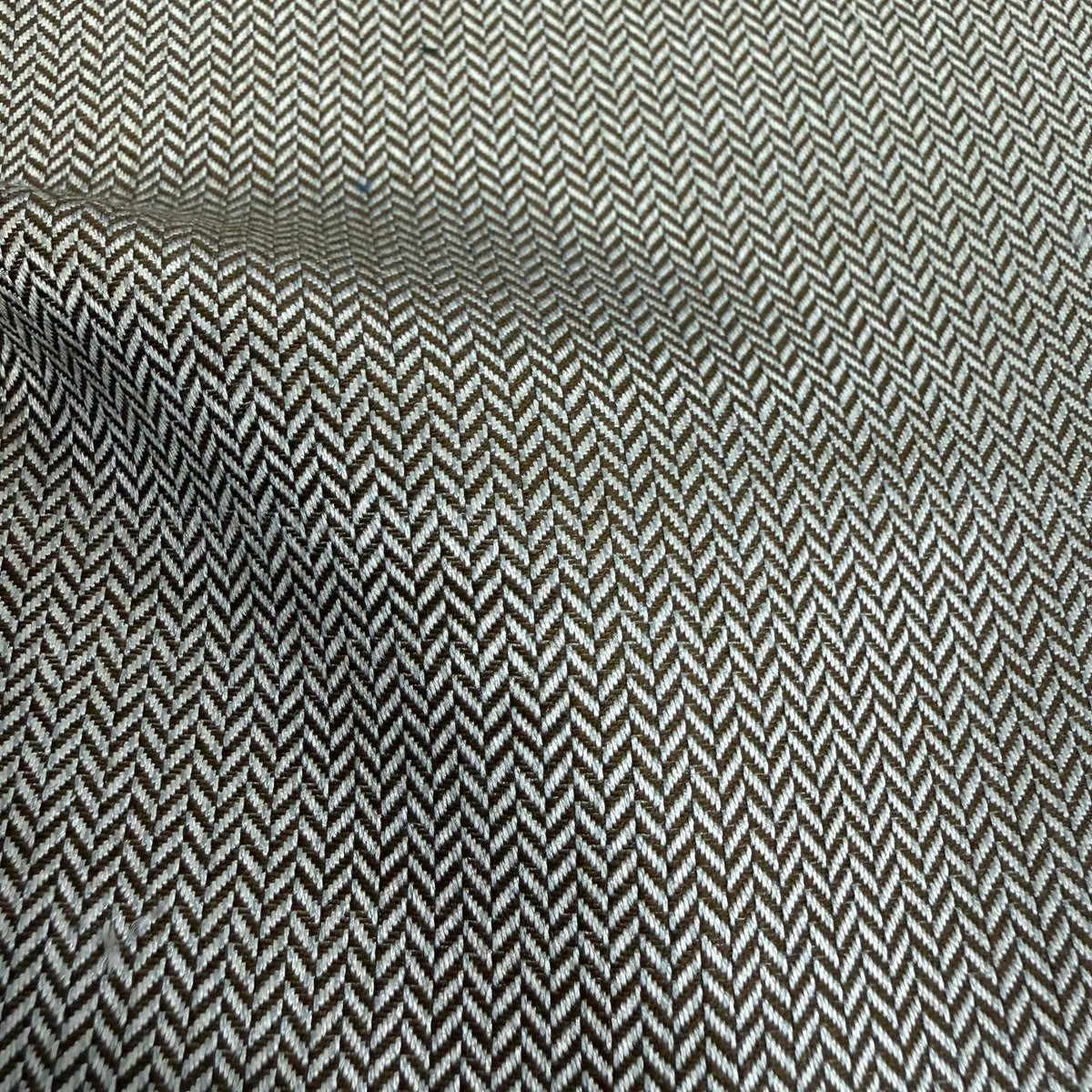 SAL326 - BROWN & WHITE HERRINGBONE SUPER 120' & SILK (240 Grams / 8.5 oz)