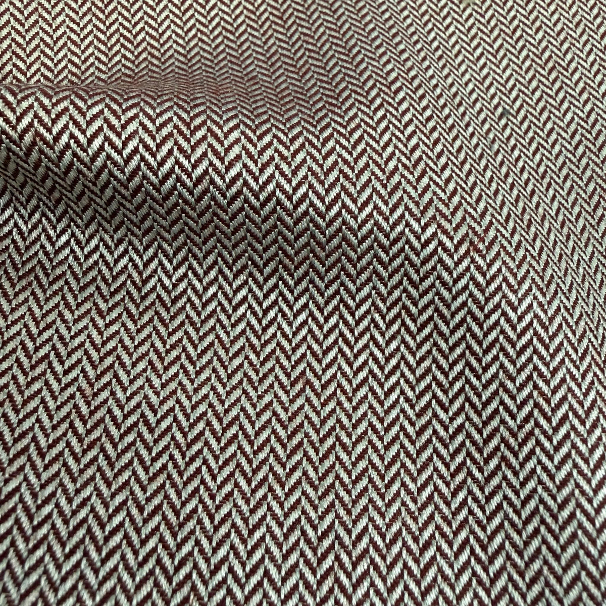 SAL327 - RED & WHITE HERRINGBONE SUPER 120' & SILK (240 Grams / 8.5 oz)