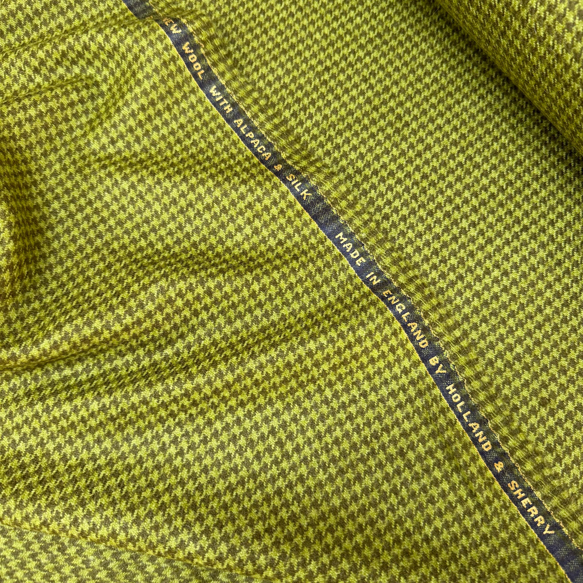 SAL339 - OLIVE GREEN HOUNDSTOOTH 30% ALPACA, 20% SILK, 50% WOOL (300 Grams / 10.5 oz)