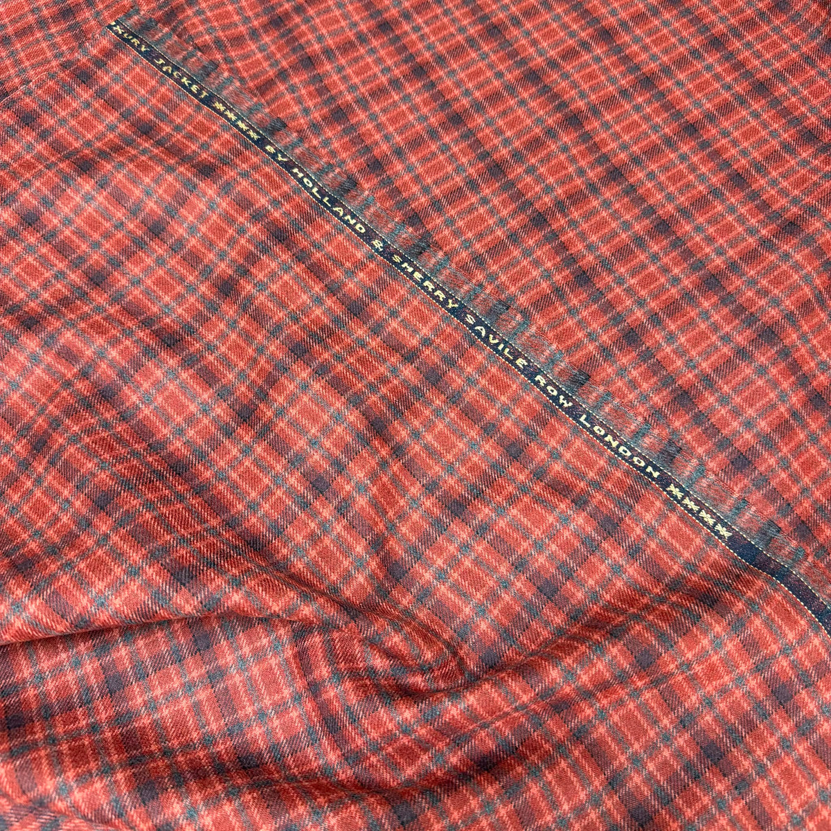 SAL355 - RED CHECK 100% WOOL (280 Grams / 10 oz)
