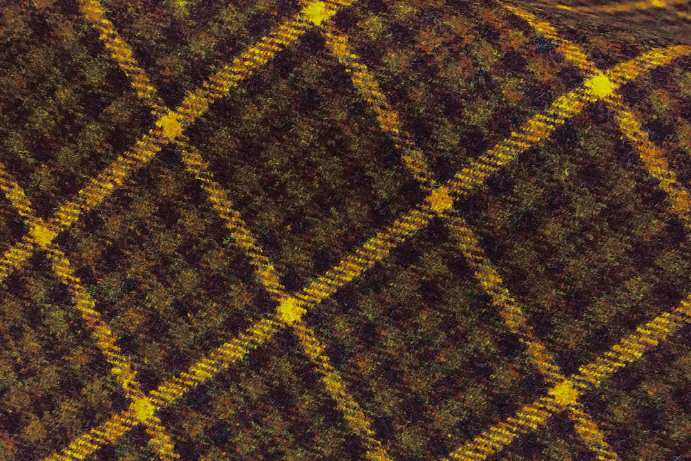 H3406 - Brown Check W/ Gold Wine (390 grams / 13.5 Oz)