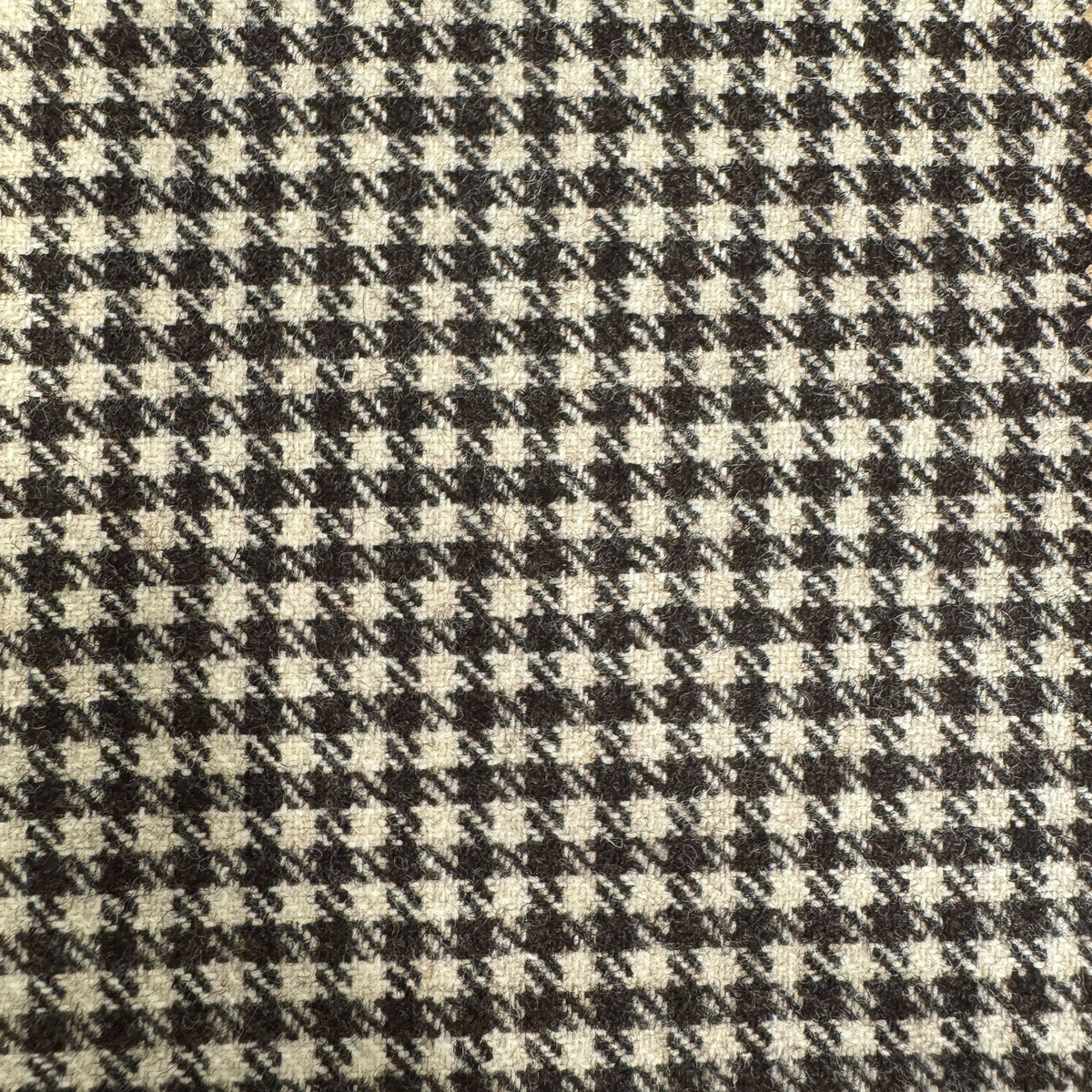 SAL292 - BROWN & CREAM HOUNDSTOOTH FLANNEL (360 Grams / 13 oz)