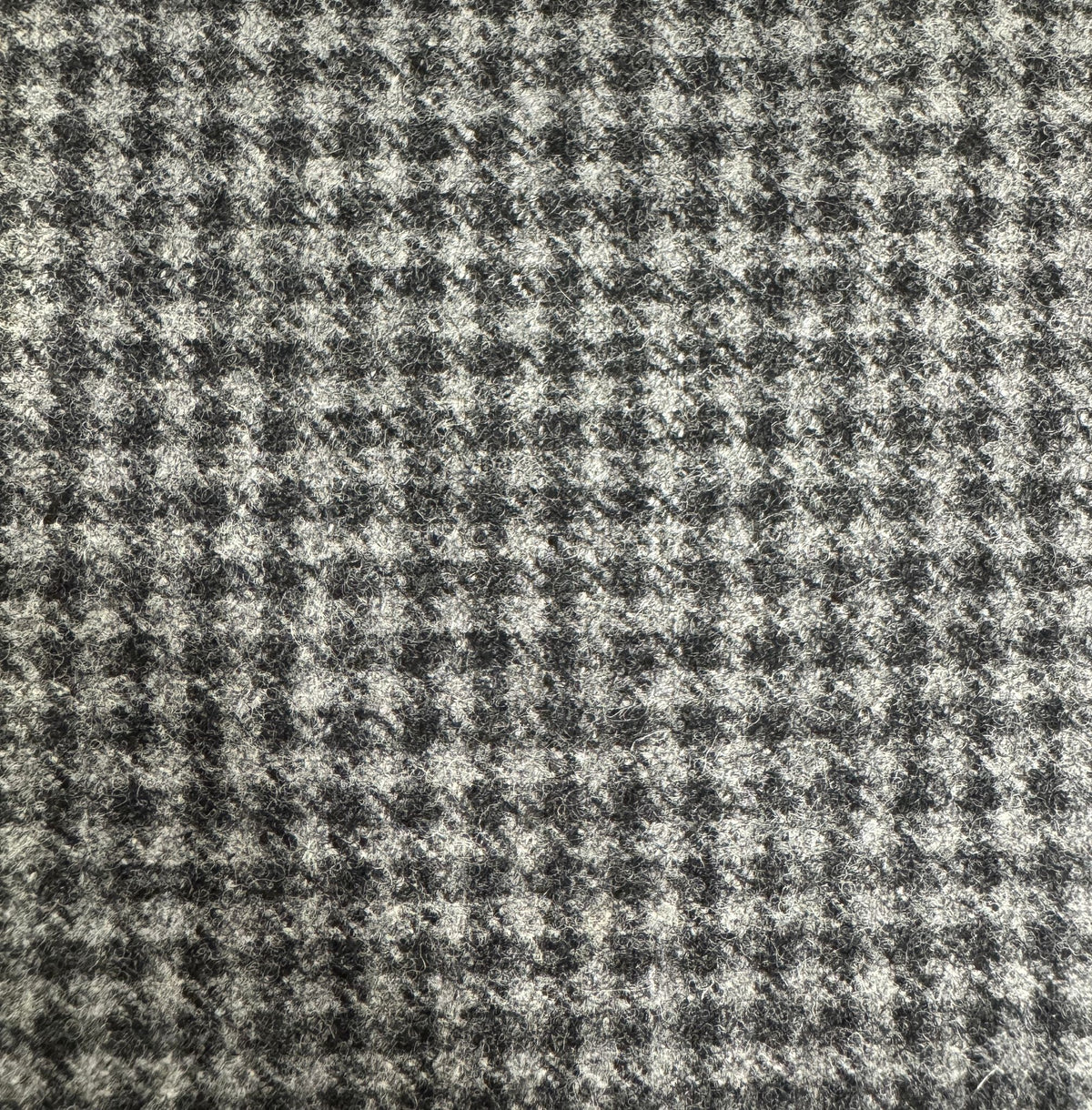 SAL293 - DARK GREY & BLACK HOUNDSTOOTH FLANNEL (360 Grams / 13 oz)